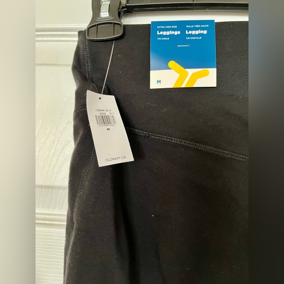 Old Navy Atheltics High Rise 7/8 Leggings. Black. Size Medium. BNWT - Picture 7 of 7